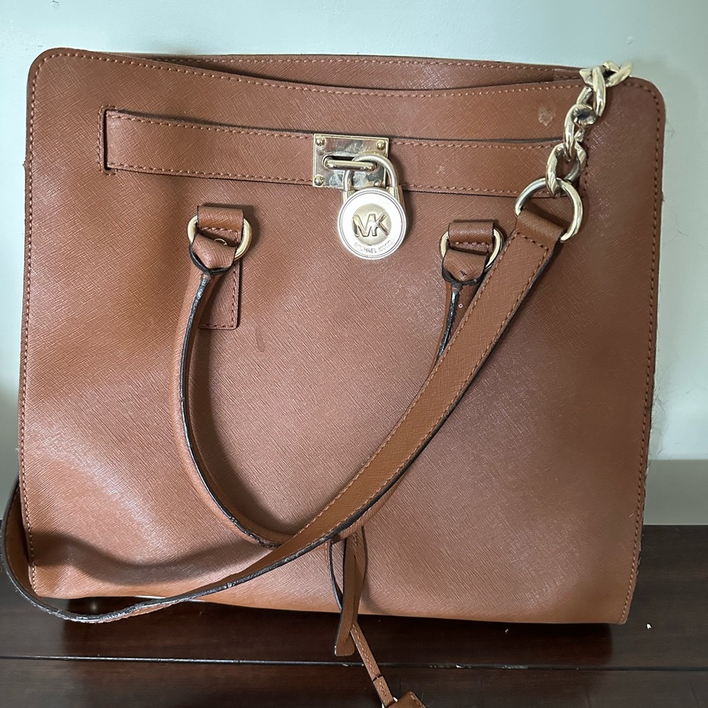 Large brown Michael Kors bag. In great condition.
